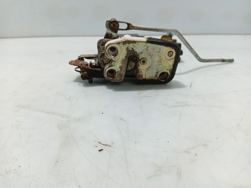 Recambio de cerradura puerta trasera izquierda para ssangyong musso (fj) 2.9 td referencia OEM IAM   