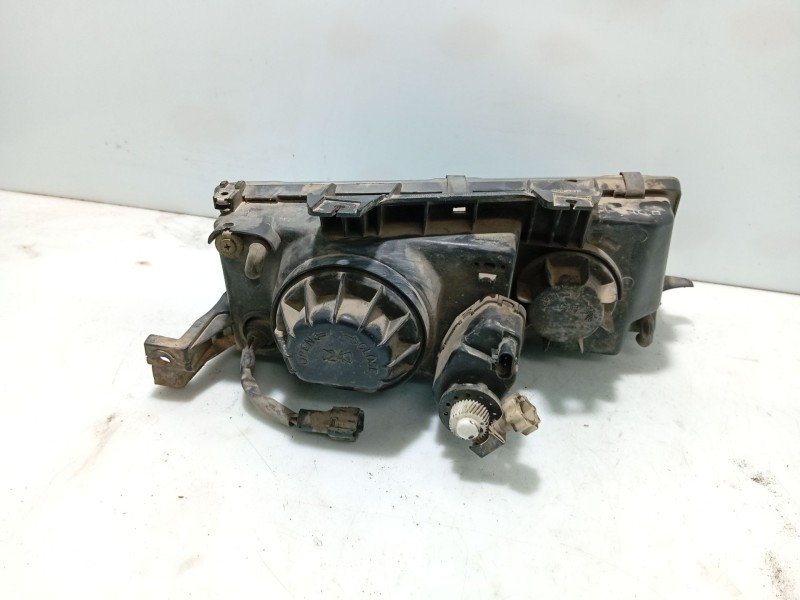 Recambio de faro izquierdo para ssangyong musso (fj) 2.9 td referencia OEM IAM 8310105300  