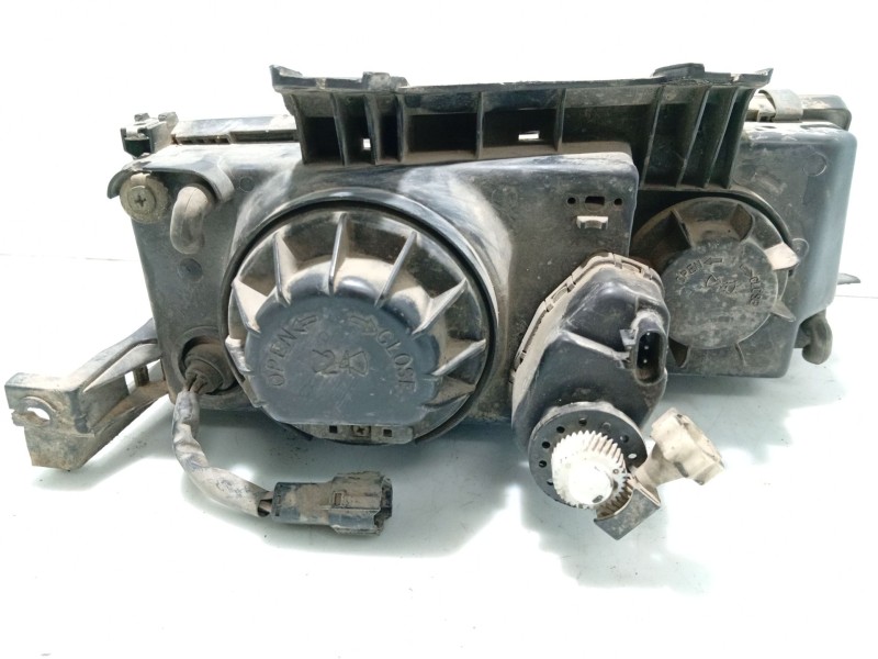 Recambio de faro izquierdo para ssangyong musso (fj) 2.9 td referencia OEM IAM 8310105300  