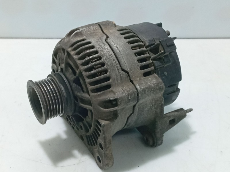 Recambio de alternador para volkswagen vento (1h2) 1.9 tdi referencia OEM IAM 028903025GV  