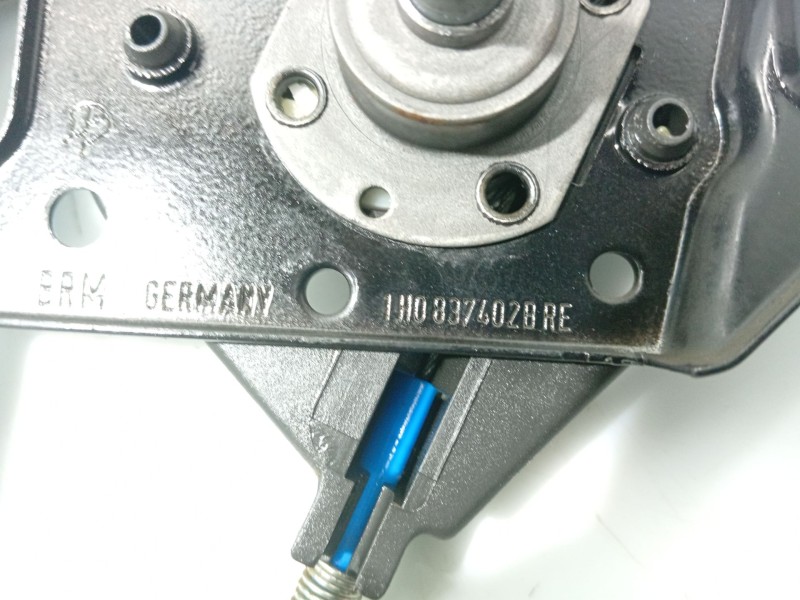 Recambio de elevalunas delantero derecho para volkswagen vento (1h2) 1.9 tdi referencia OEM IAM 1H0837402B  