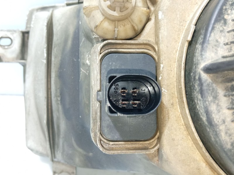 Recambio de faro derecho para volkswagen vento (1h2) 1.9 tdi referencia OEM IAM 1H5941018H  