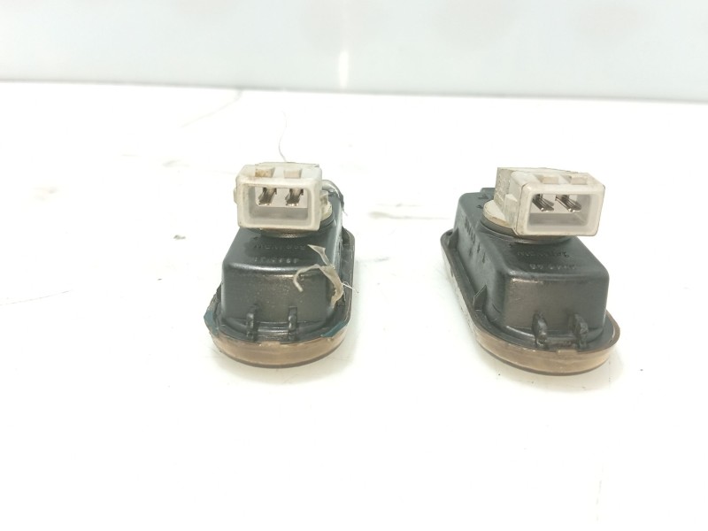 Recambio de piloto lateral izquierdo para volkswagen vento (1h2) 1.9 tdi referencia OEM IAM 1H0949101A  