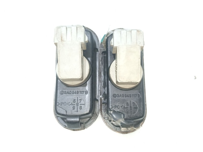 Recambio de piloto lateral izquierdo para volkswagen vento (1h2) 1.9 tdi referencia OEM IAM 1H0949101A  