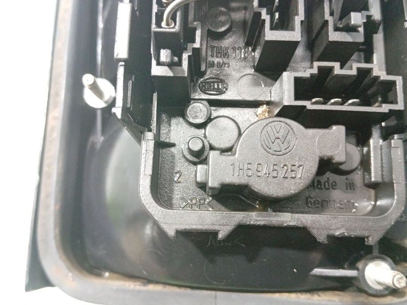 Recambio de piloto trasero izquierdo para volkswagen vento (1h2) 1.9 tdi referencia OEM IAM 1H5945111B  