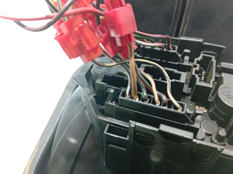 Recambio de piloto trasero izquierdo para volkswagen vento (1h2) 1.9 tdi referencia OEM IAM 1H5945111B  