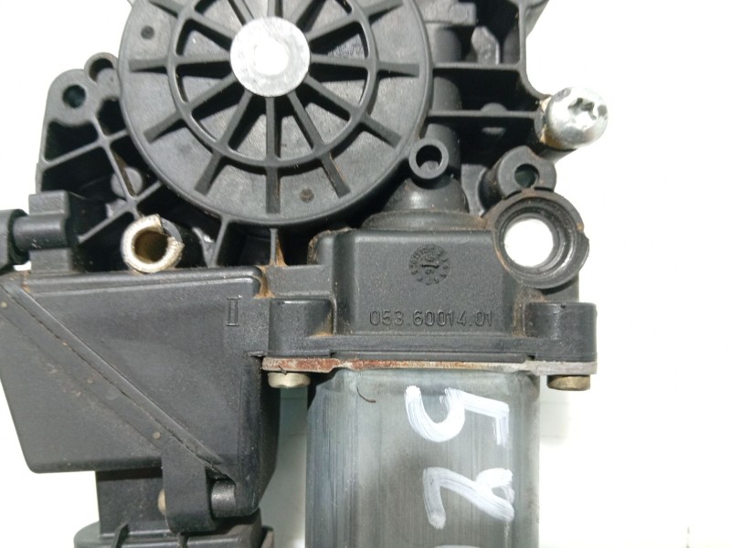 Recambio de motor elevalunas delantero derecho para audi a4 berlina (b5) referencia OEM IAM   