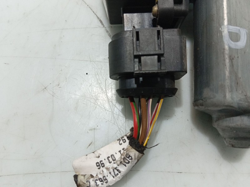 Recambio de motor elevalunas delantero derecho para audi a4 berlina (b5) referencia OEM IAM   