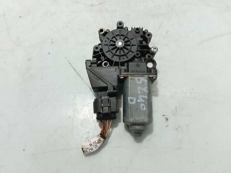 Recambio de motor elevalunas delantero derecho para audi a4 berlina (b5) referencia OEM IAM   