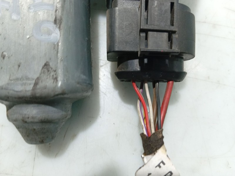 Recambio de motor elevalunas delantero izquierdo para audi a4 berlina (b5) referencia OEM IAM   