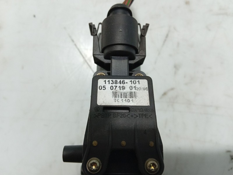 Recambio de motor elevalunas delantero izquierdo para audi a4 berlina (b5) referencia OEM IAM   