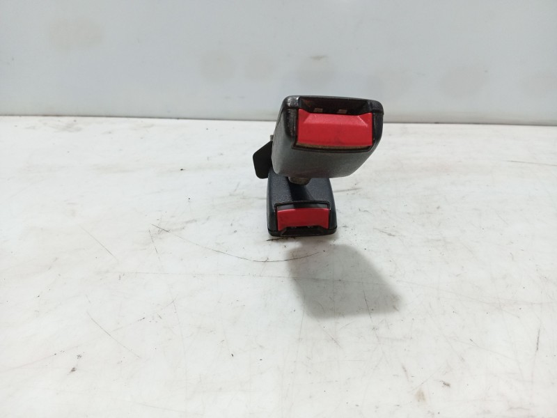 Recambio de anclaje cinturon trasero central para audi a4 berlina (b5) referencia OEM IAM   