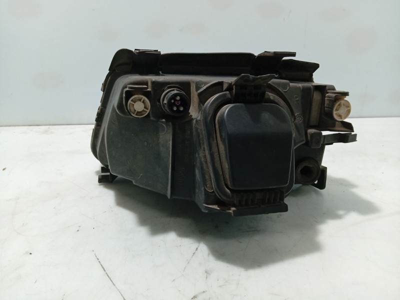 Recambio de faro derecho para audi a4 berlina (b5) referencia OEM IAM   