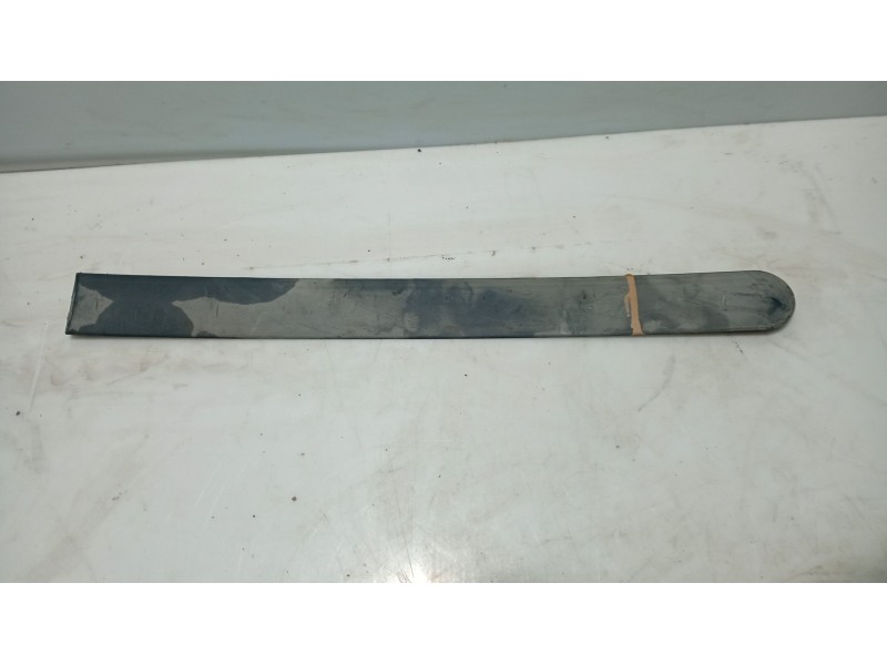 Recambio de moldura para ford tourneo connect 1.8 tdci referencia OEM IAM 3T16V29076A  