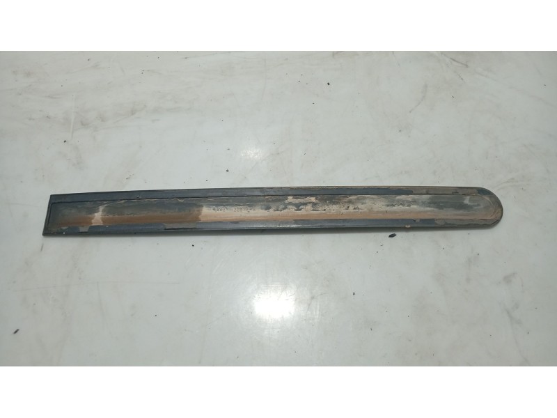 Recambio de moldura para ford tourneo connect 1.8 tdci referencia OEM IAM 3T16V29076A  