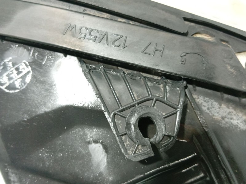 Recambio de faro derecho para kia sorento i (jc) 2.5 crdi referencia OEM IAM 921023E050  