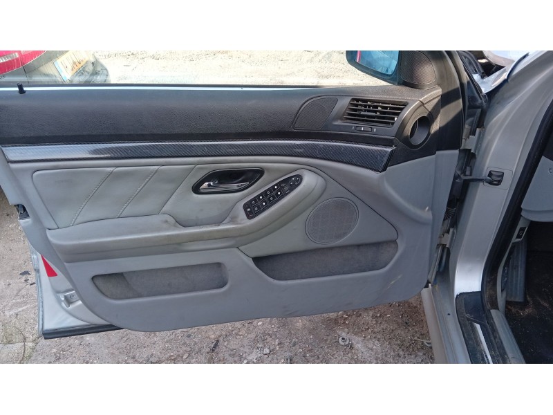 bmw 5 (e39) del año 2001