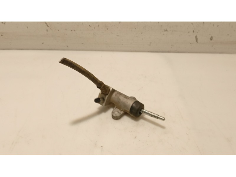 Recambio de bombin embrague para nissan serena (c23) 2.3 d referencia OEM IAM   