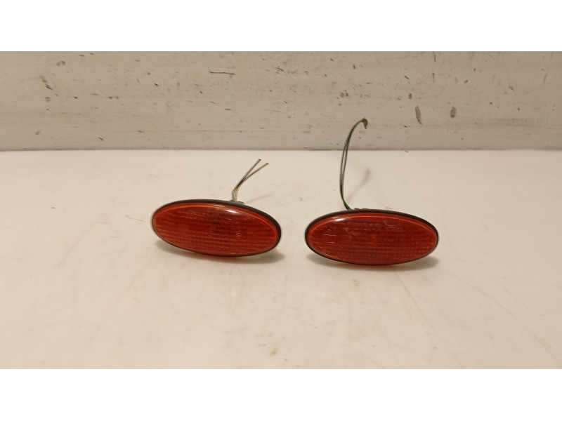 Recambio de piloto lateral izquierdo para nissan serena (c23) 2.3 d referencia OEM IAM   