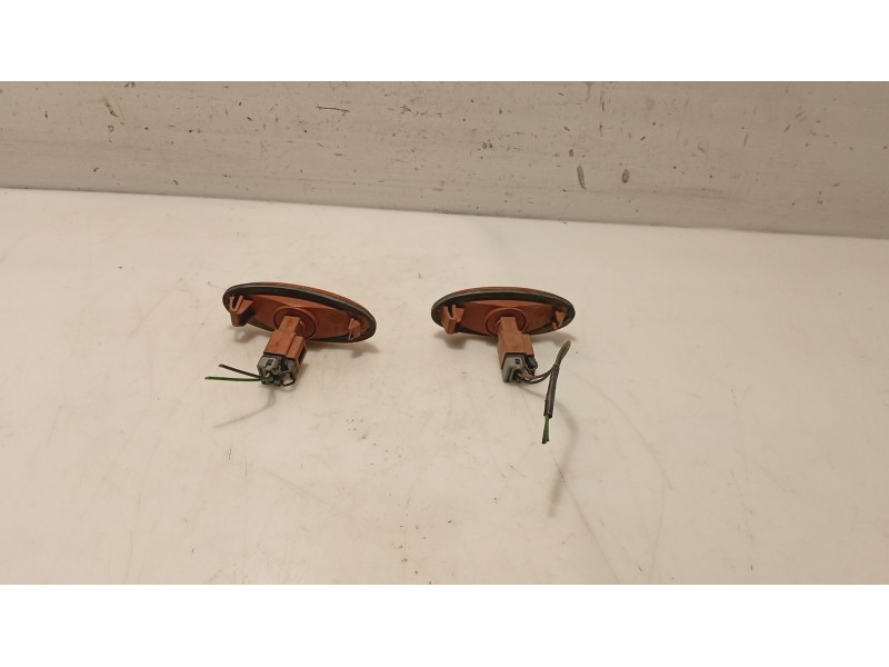 Recambio de piloto lateral izquierdo para nissan serena (c23) 2.3 d referencia OEM IAM   