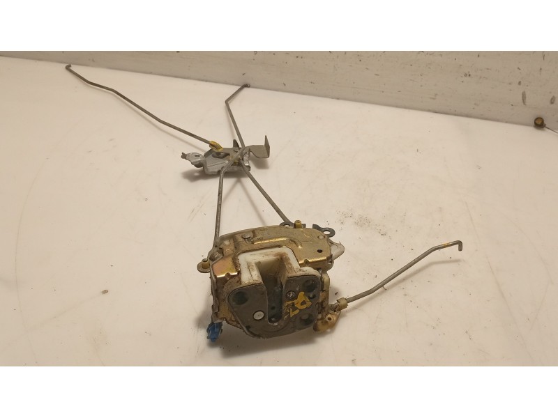 Recambio de cerradura puerta delantera izquierda para nissan serena (c23) 2.3 d referencia OEM IAM 8085361U06  