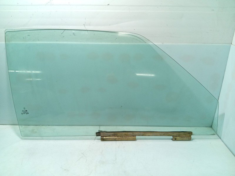 Recambio de luna delantera derecha para peugeot 205 berlina referencia OEM IAM   