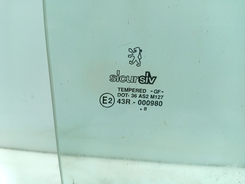 Recambio de luna delantera derecha para peugeot 205 berlina referencia OEM IAM   