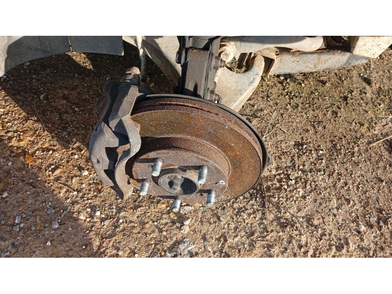 Recambio de mangueta delantera derecha para nissan serena (c23) 2.3 d referencia OEM IAM   