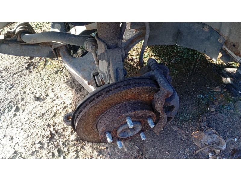 Recambio de mangueta delantera izquierda para nissan serena (c23) 2.3 d referencia OEM IAM   