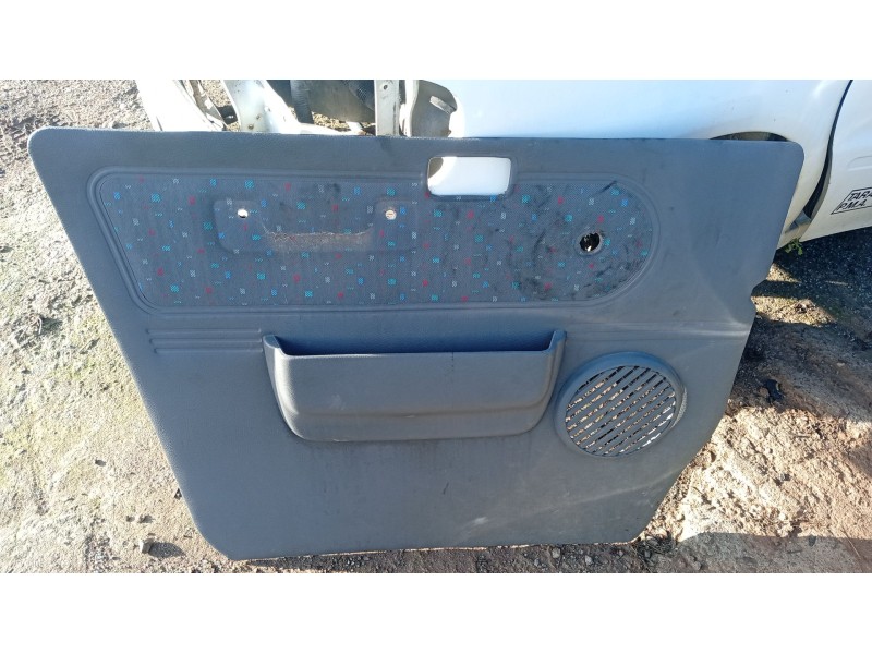 Recambio de guarnecido puerta delantera izquierda para nissan serena (c23) 2.3 d referencia OEM IAM   