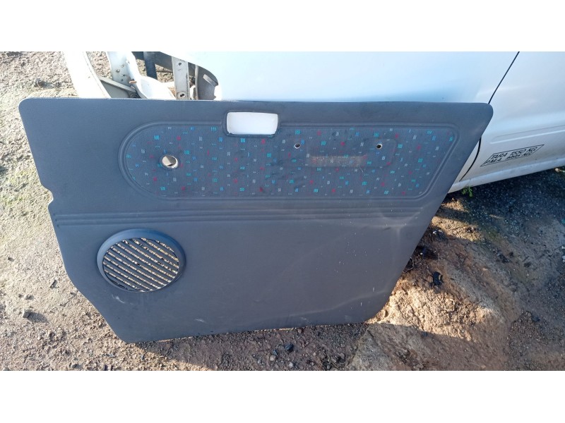 Recambio de guarnecido puerta delantera derecha para nissan serena (c23) 2.3 d referencia OEM IAM   