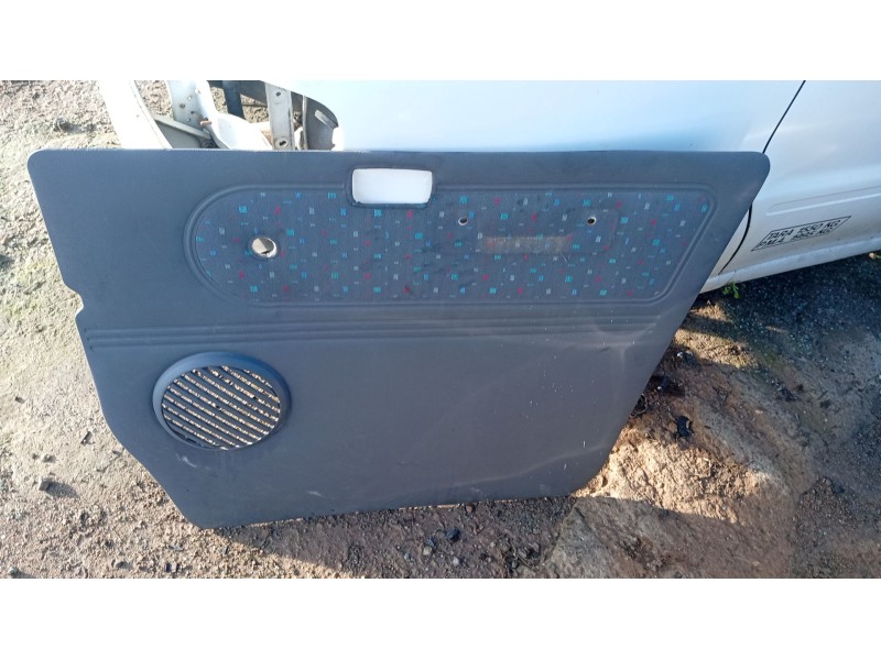 Recambio de guarnecido puerta delantera derecha para nissan serena (c23) 2.3 d referencia OEM IAM   