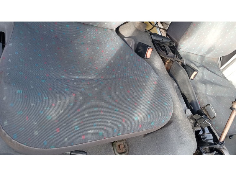 Recambio de asiento delantero derecho para nissan serena (c23) 2.3 d referencia OEM IAM   