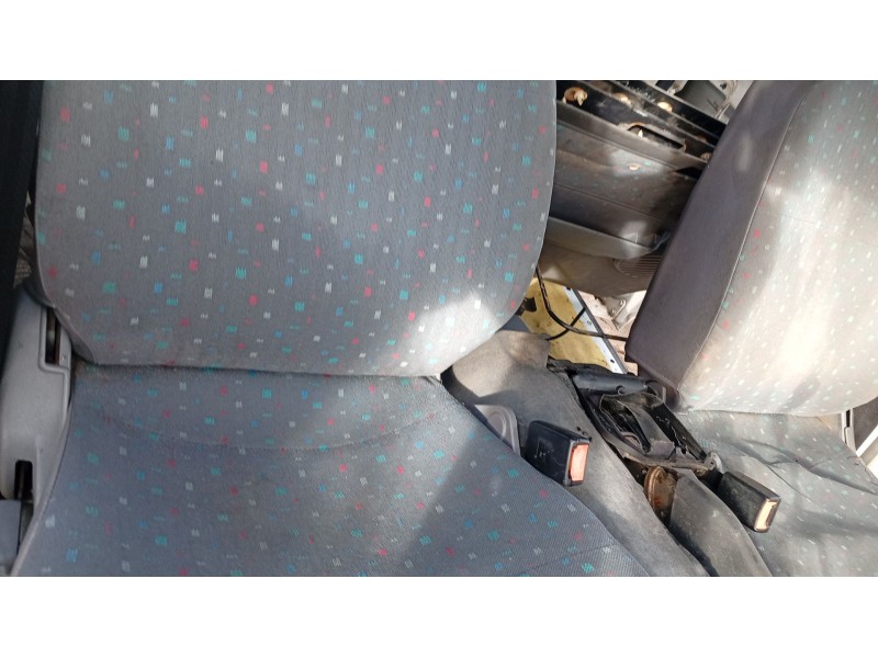 Recambio de asiento delantero derecho para nissan serena (c23) 2.3 d referencia OEM IAM   