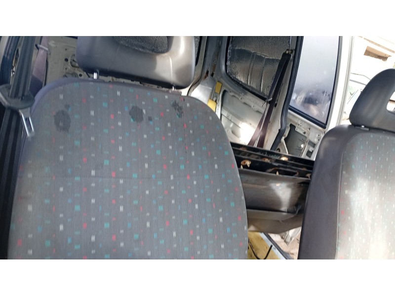 Recambio de asiento delantero derecho para nissan serena (c23) 2.3 d referencia OEM IAM   