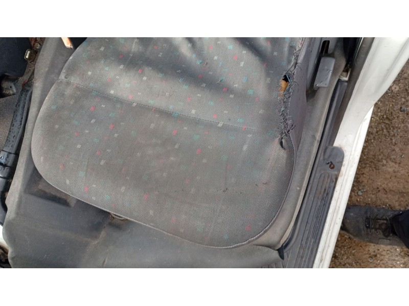 Recambio de asiento delantero izquierdo para nissan serena (c23) 2.3 d referencia OEM IAM   