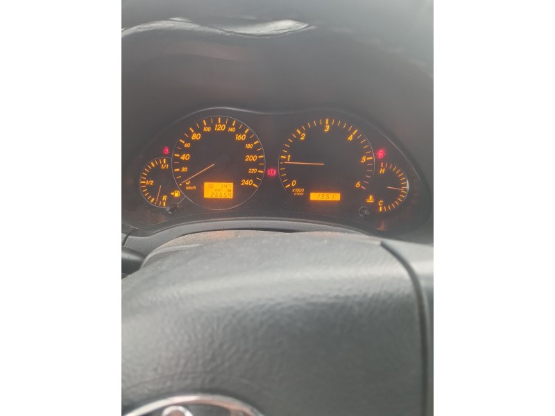 toyota avensis station wagon (_t25_) del año 2004