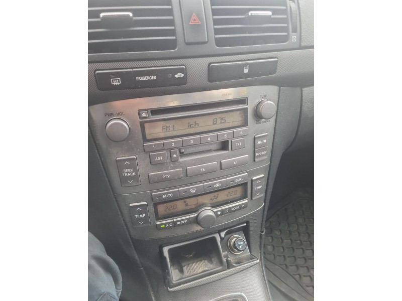 toyota avensis station wagon (_t25_) del año 2004