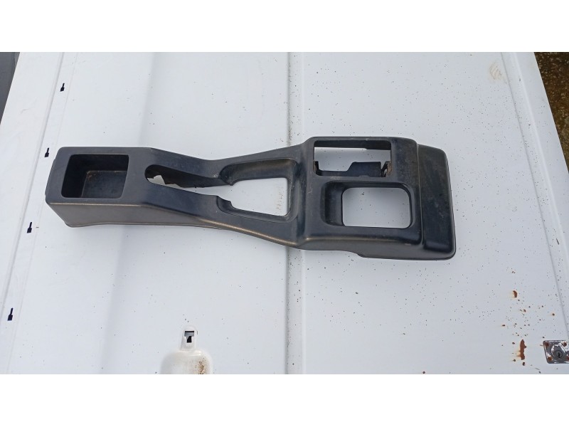 Recambio de consola central para nissan serena (c23) 2.3 d referencia OEM IAM   