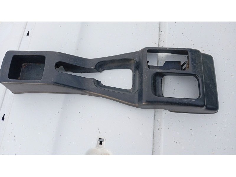 Recambio de consola central para nissan serena (c23) 2.3 d referencia OEM IAM   