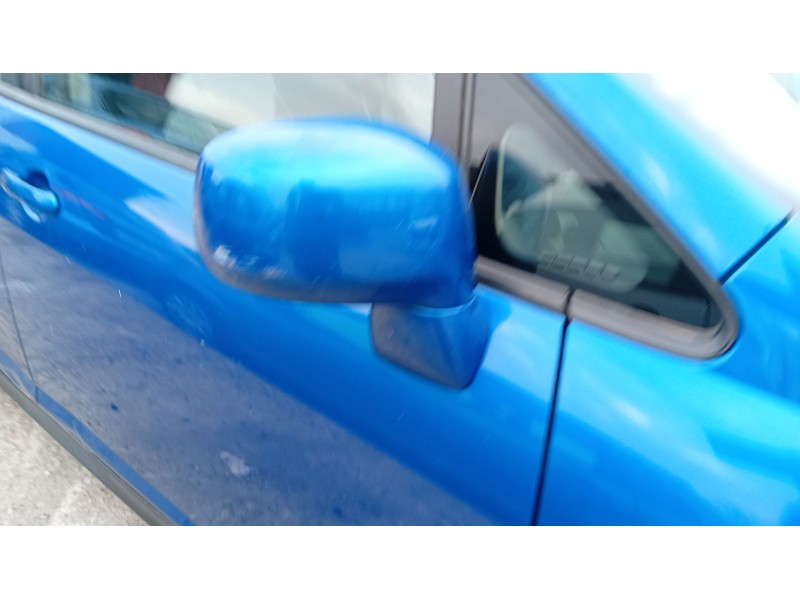 nissan tiida hatchback (c11) del año 2009