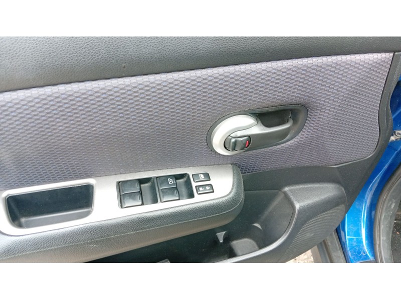 nissan tiida hatchback (c11) del año 2009