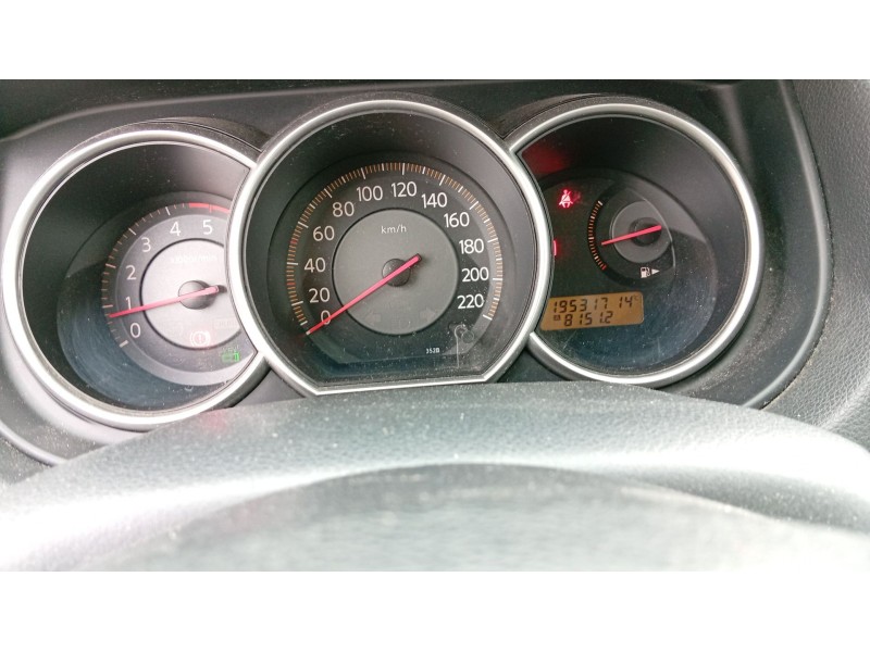 nissan tiida hatchback (c11) del año 2009