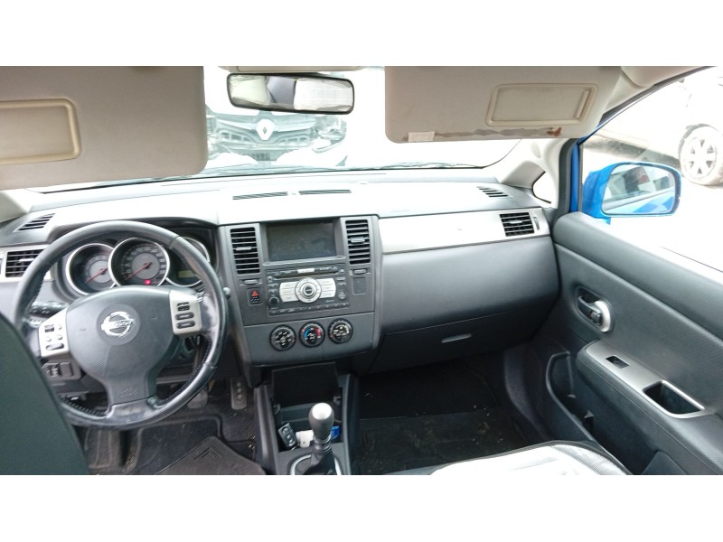 nissan tiida hatchback (c11) del año 2009