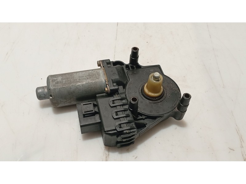 Recambio de motor elevalunas trasero izquierdo para audi allroad quattro (4b5) referencia OEM IAM 0  