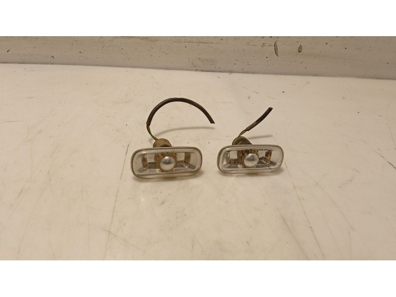 Recambio de piloto lateral izquierdo para audi allroad quattro (4b5) referencia OEM IAM 0  