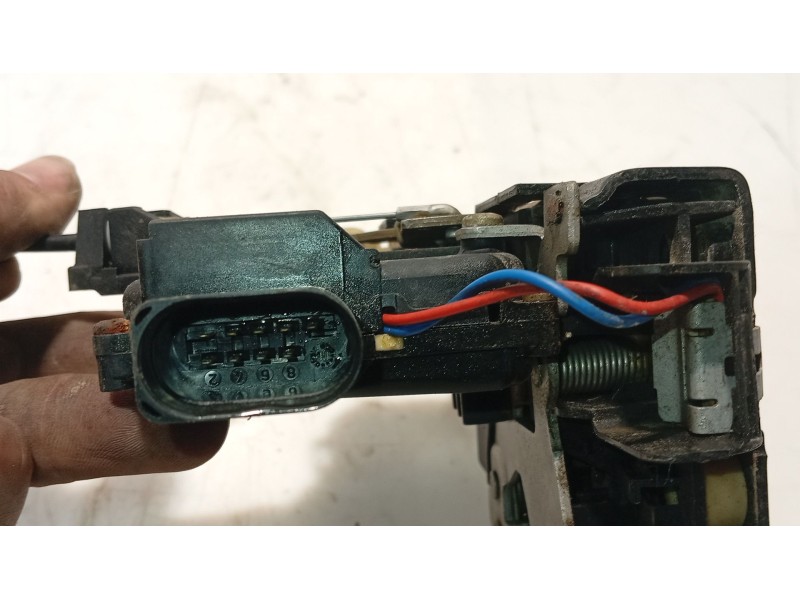Recambio de cerradura puerta delantera derecha para audi allroad quattro (4b5) referencia OEM IAM 0  