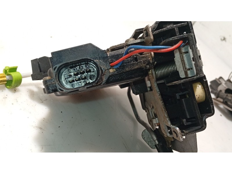 Recambio de cerradura puerta trasera derecha para audi allroad quattro (4b5) referencia OEM IAM 0  