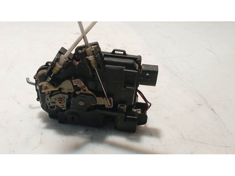 Recambio de cerradura puerta trasera izquierda para audi allroad quattro (4b5) referencia OEM IAM 0  