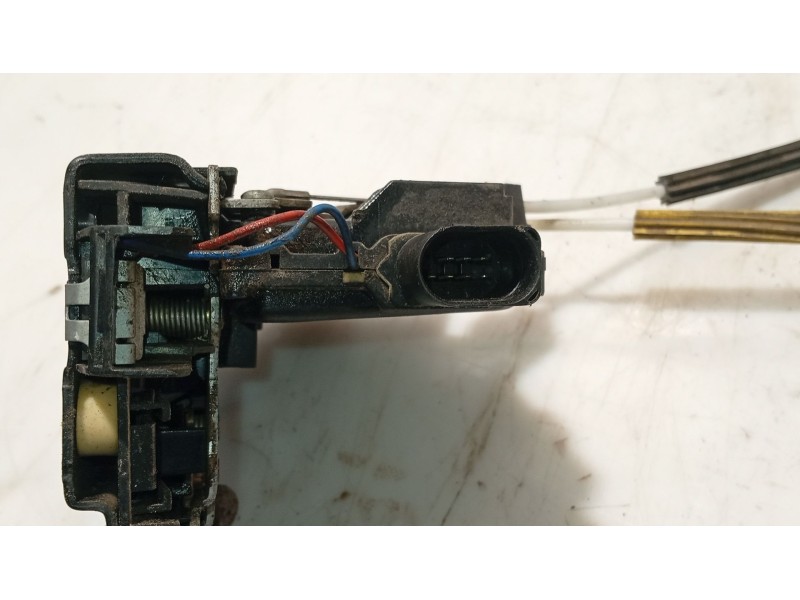 Recambio de cerradura puerta trasera izquierda para audi allroad quattro (4b5) referencia OEM IAM 0  